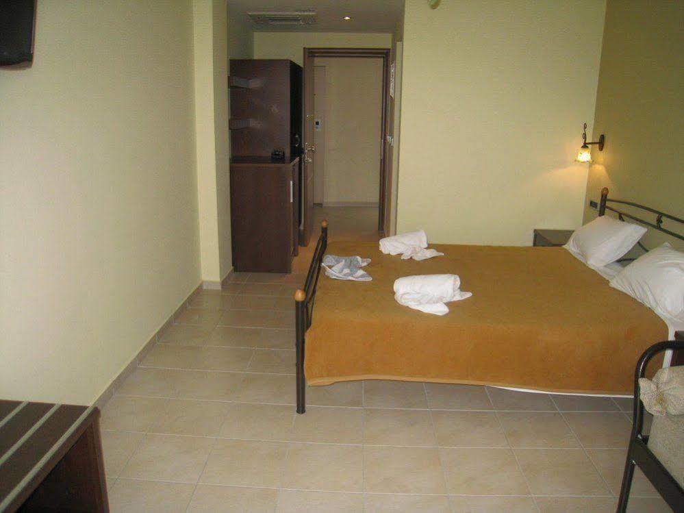 9 Queens Spa Hotel Loutra Edipsou  Exterior foto